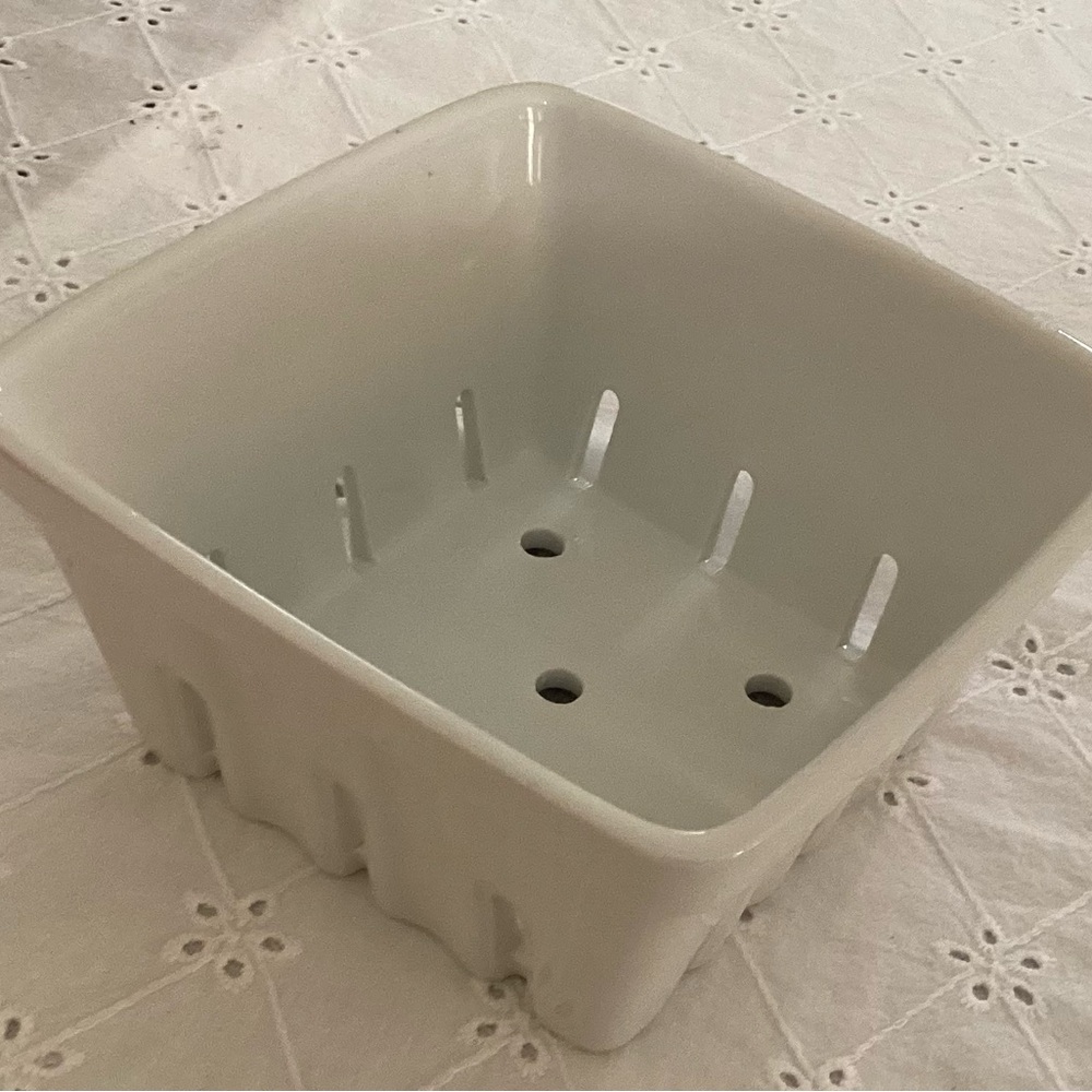 Crate&Barrel White Glazed Ceramic Berry Fruit Colander.